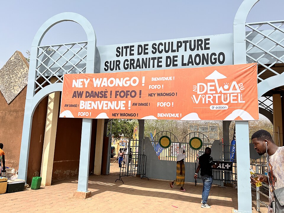Laongo, photographed exterior